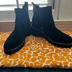 New, black waterproof Blondo women’s boots.
